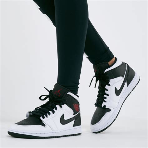 Air Jordan 1 Mid Women's Shoes. Nike UK